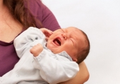 Coliche e colichette del neonato: sintomi e rimedi