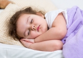 Come aiutare i bambini ad addormentarsi sereni