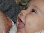 Bambino allattato