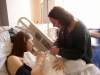 Ostetrica con puerpera
