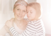 Cancro: 5 consigli per affrontare l&#039;argomento coi figli