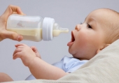 Biberon con agggiunta di latte artificiale