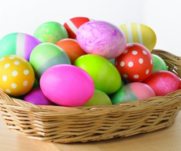 Come colorare le uova di Pasqua con le tempere