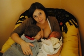 Allattare due bambini