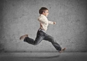 Bambino che corre